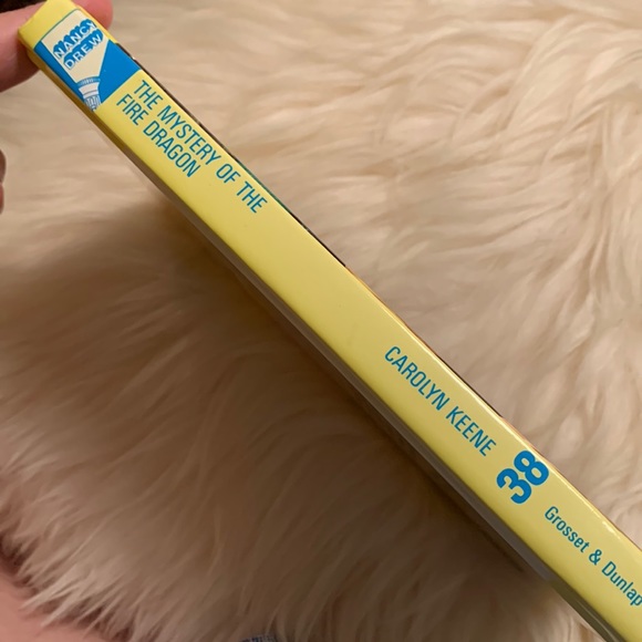 Nancy drew book 38. The mystery of the fire dragon - Picture 3 of 3